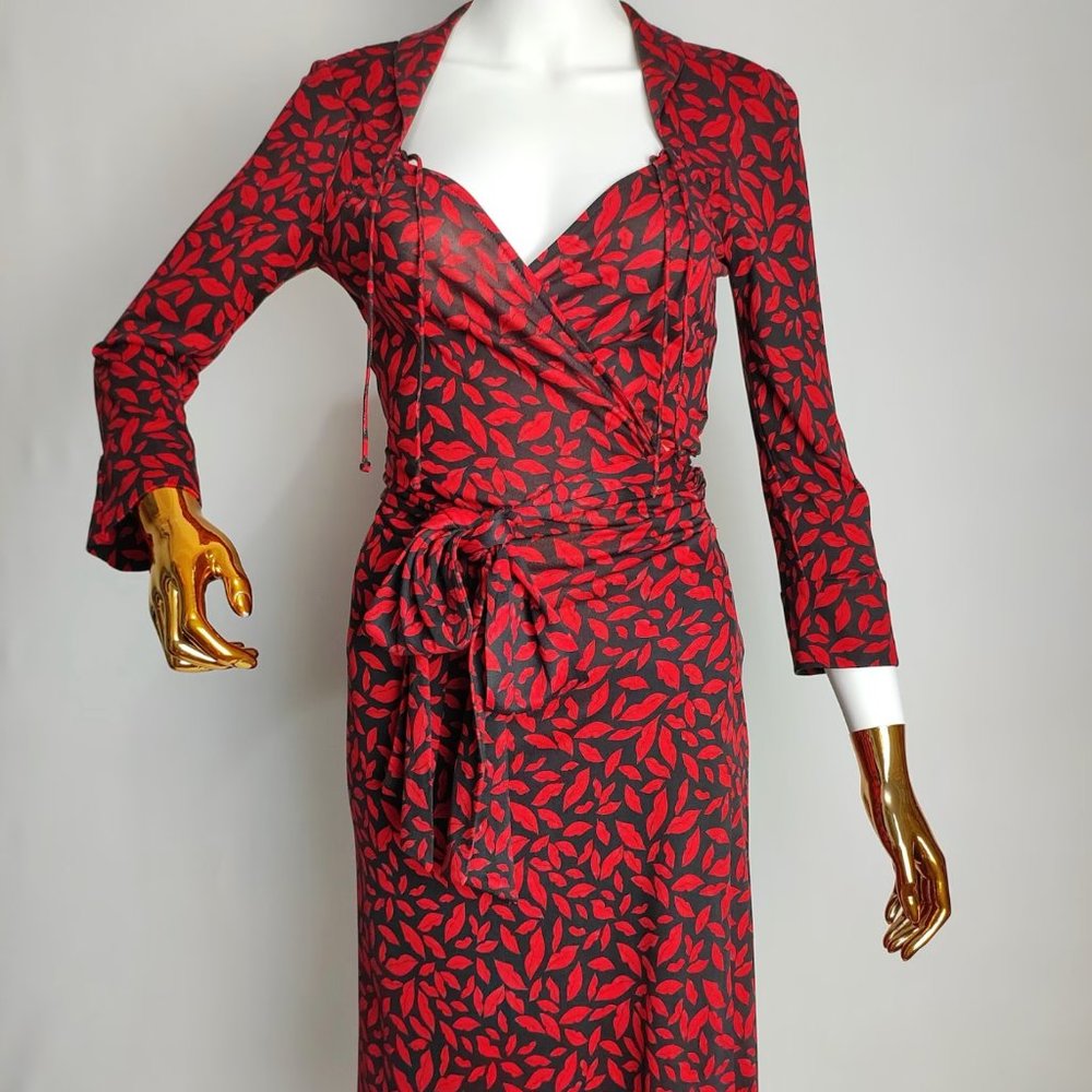 Diane von Furstenberg DVF Kiss Gildred Black Red Lip Wrap SILK Dress - size 8